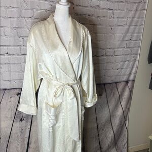 Victoria's Secret vintage 80”s Gold Label white crinkle satin robe size small